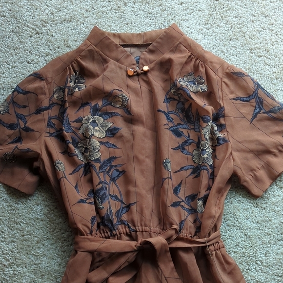 Vintage Floral Embroidered Brown Dress - Picture 2 of 11